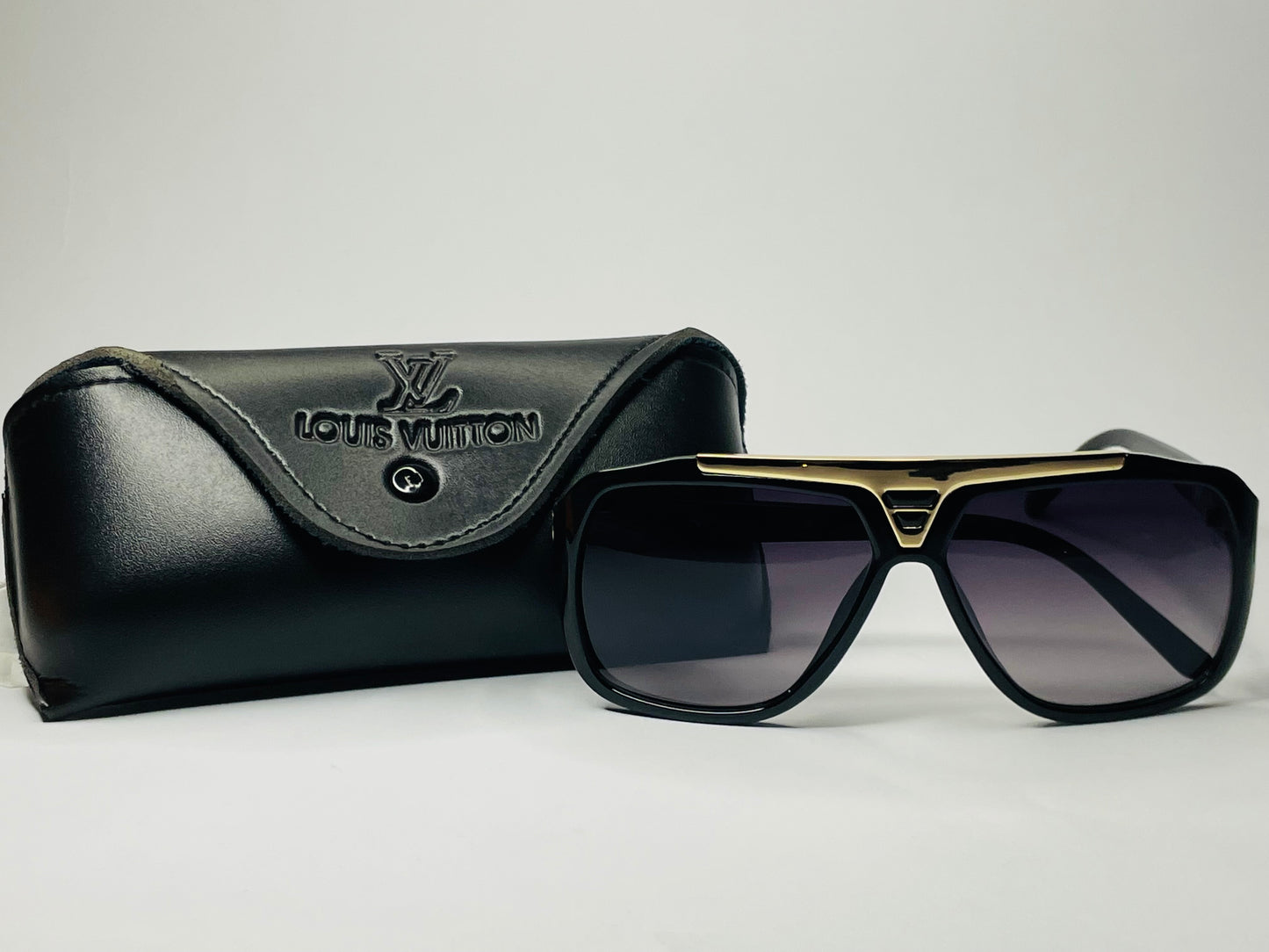 Louis vuitton Retro Sunglasses– Gradient Lens- Gold Bridge Accent