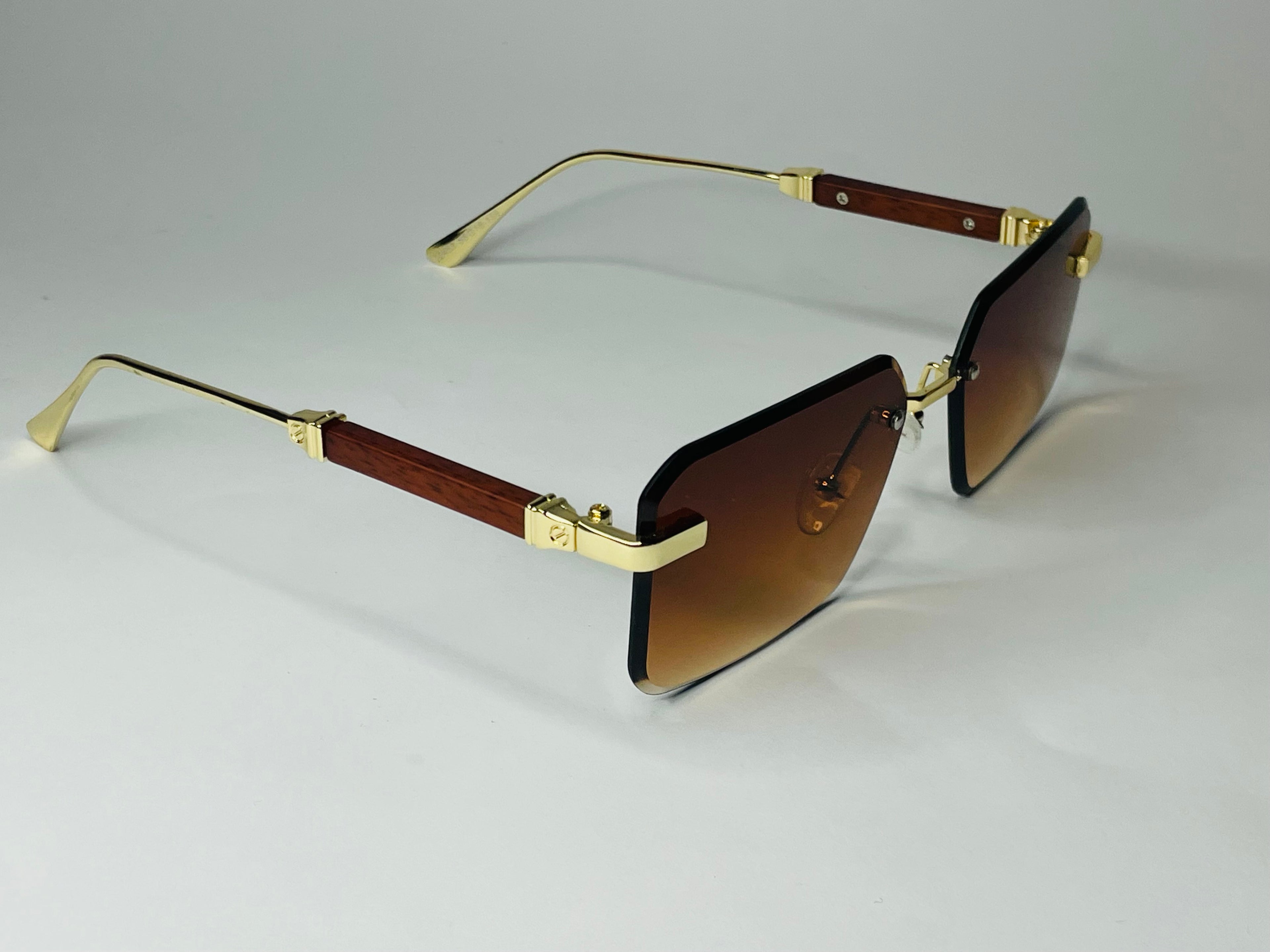 Cartier Golden Elegance – Iconic Luxury in Every Detail