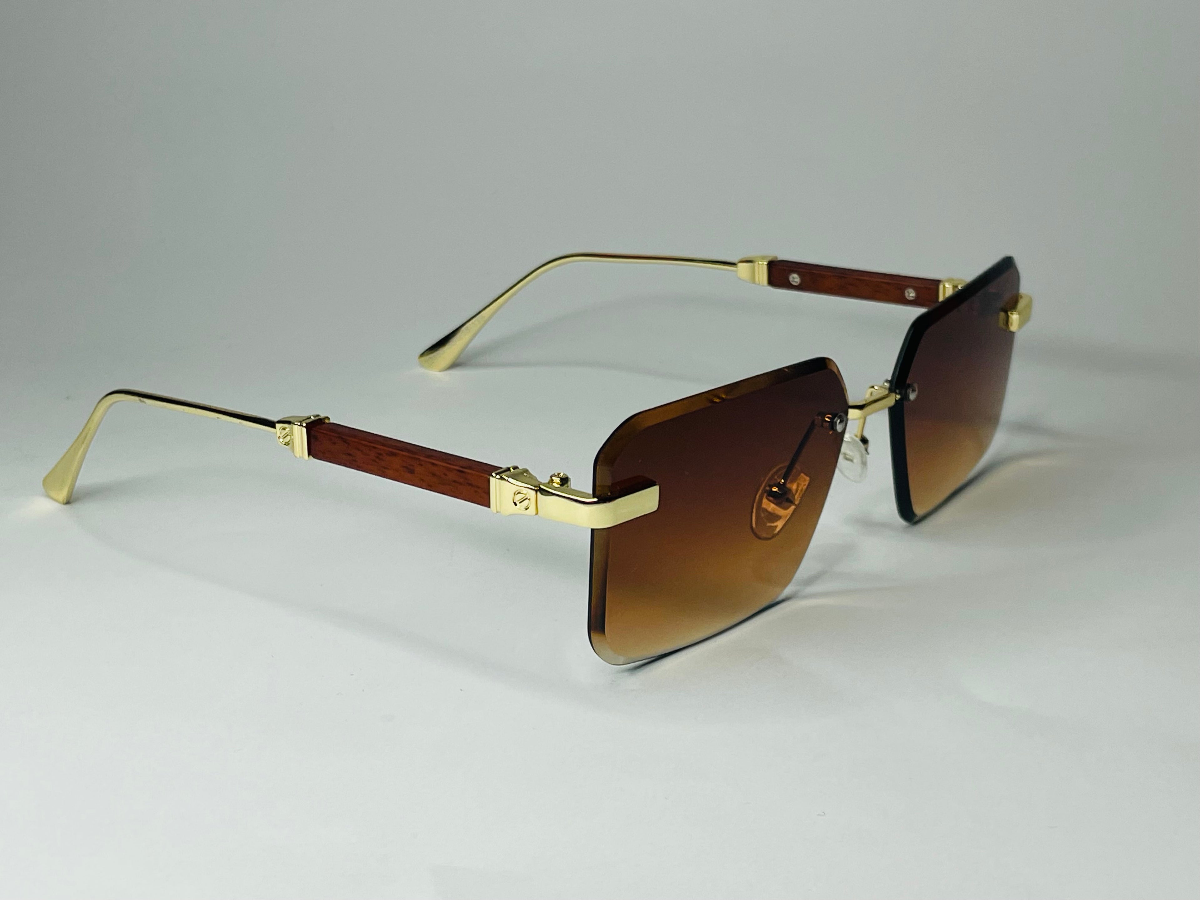 Cartier Golden Elegance – Iconic Luxury in Every Detail
