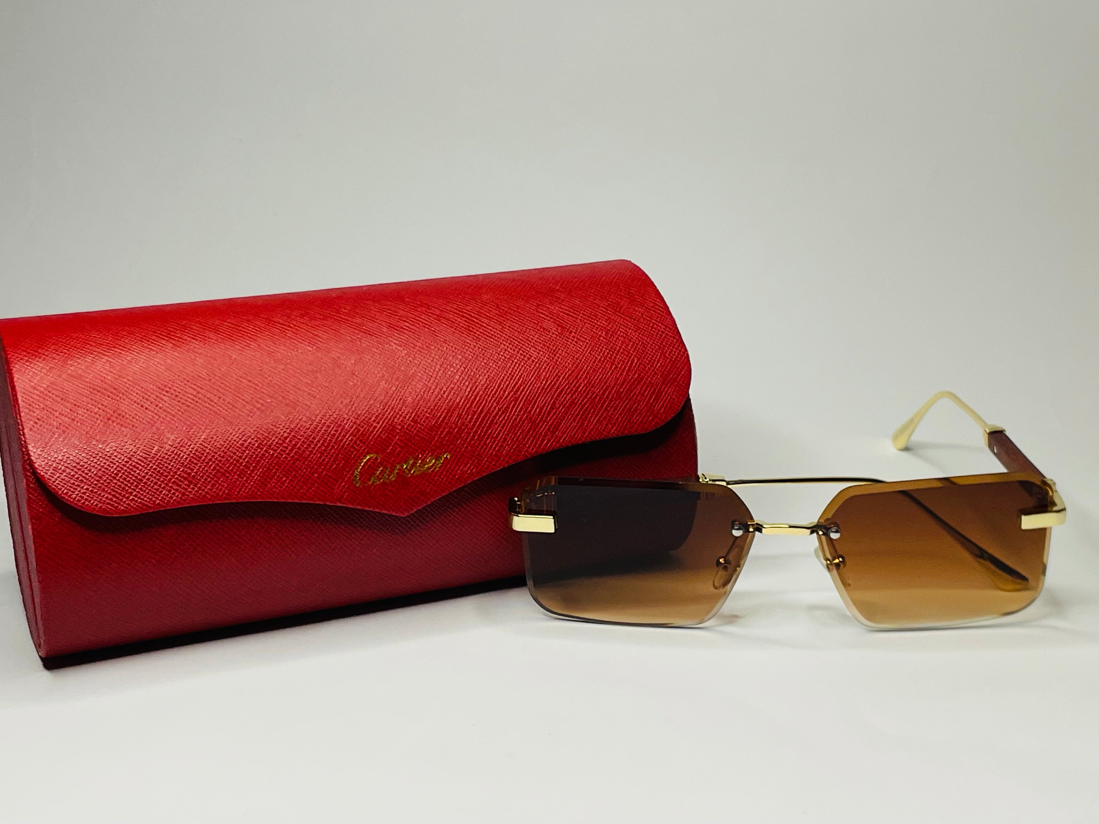 Cartier Golden Elegance – Iconic Luxury in Every Detail